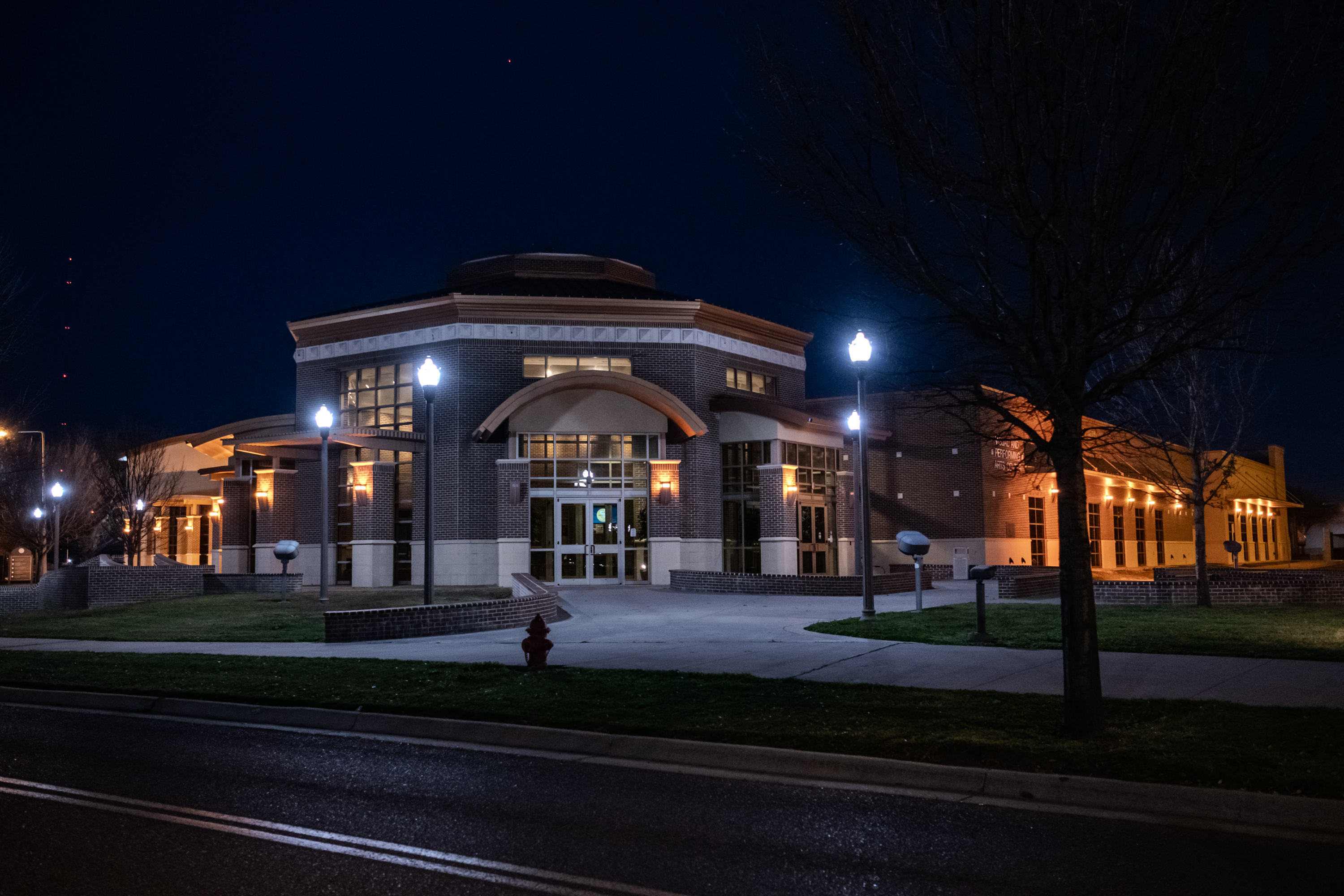 Photo of building on Laredo College grounds